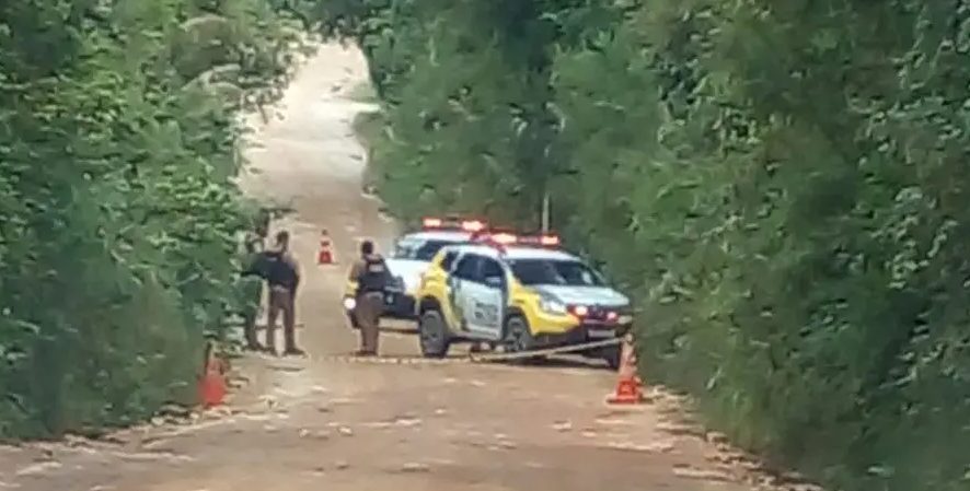 Homem é encontrado morto em área rural amarrado e enrolado em cobertor