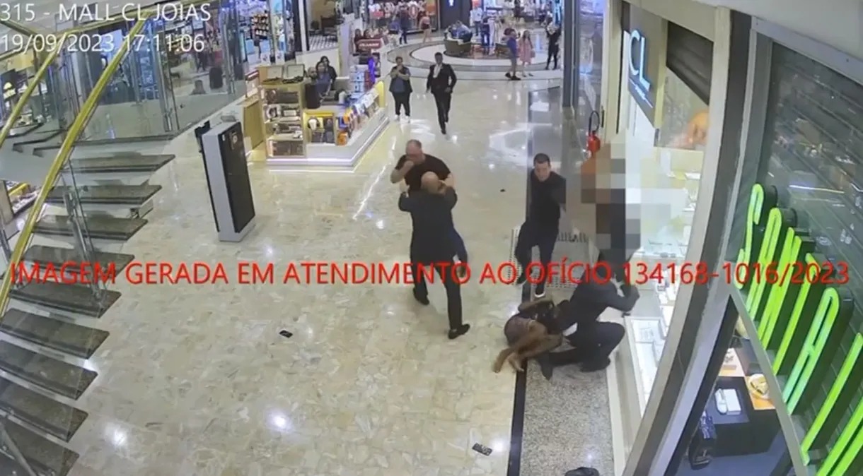 Novas imagens mostram dirigente do Flamengo agredindo torcedor em shopping
