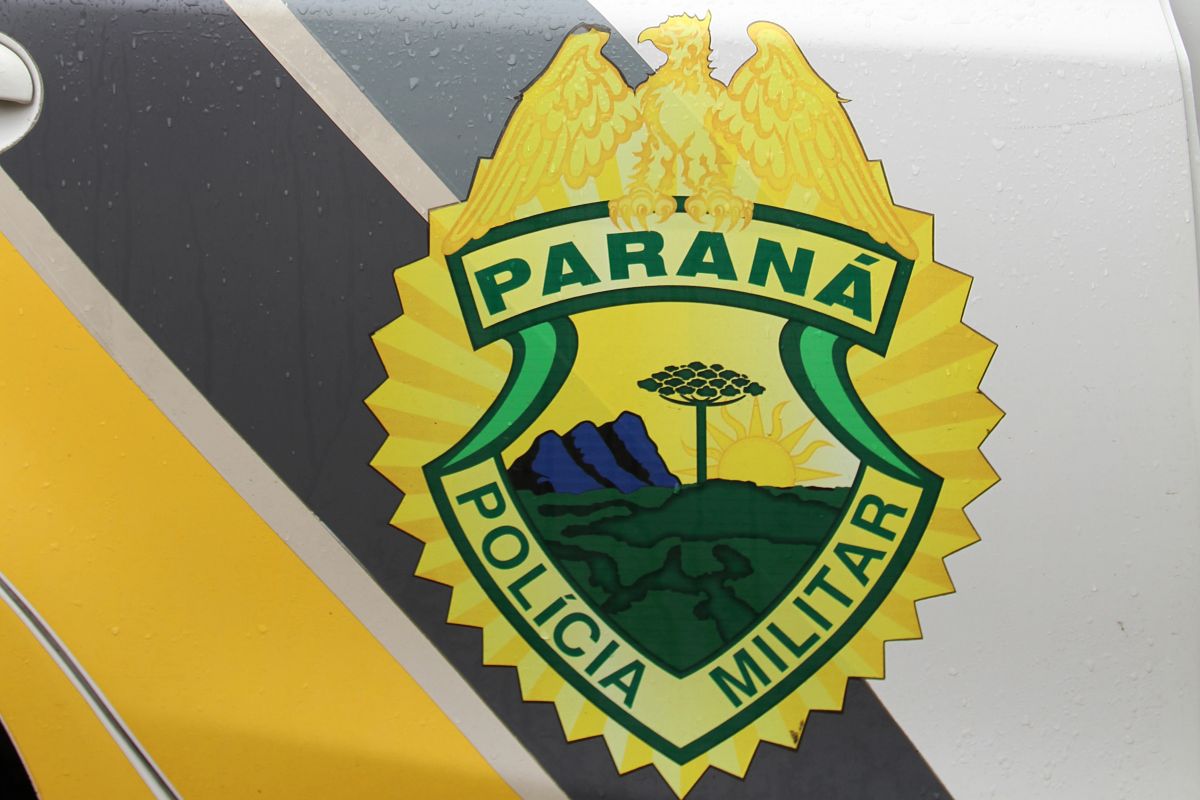 Dez crianças e uma mulher ficaram feridas após acidente de trânsito com van escolar no Paraná
