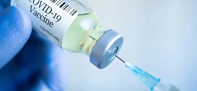 Homem é estudado após tomar mais de 200 doses da vacina contra a covid-19