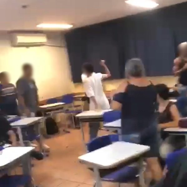 Vídeo: Alunos são esfaqueados dentro da sala de aula em colégio do Paraná