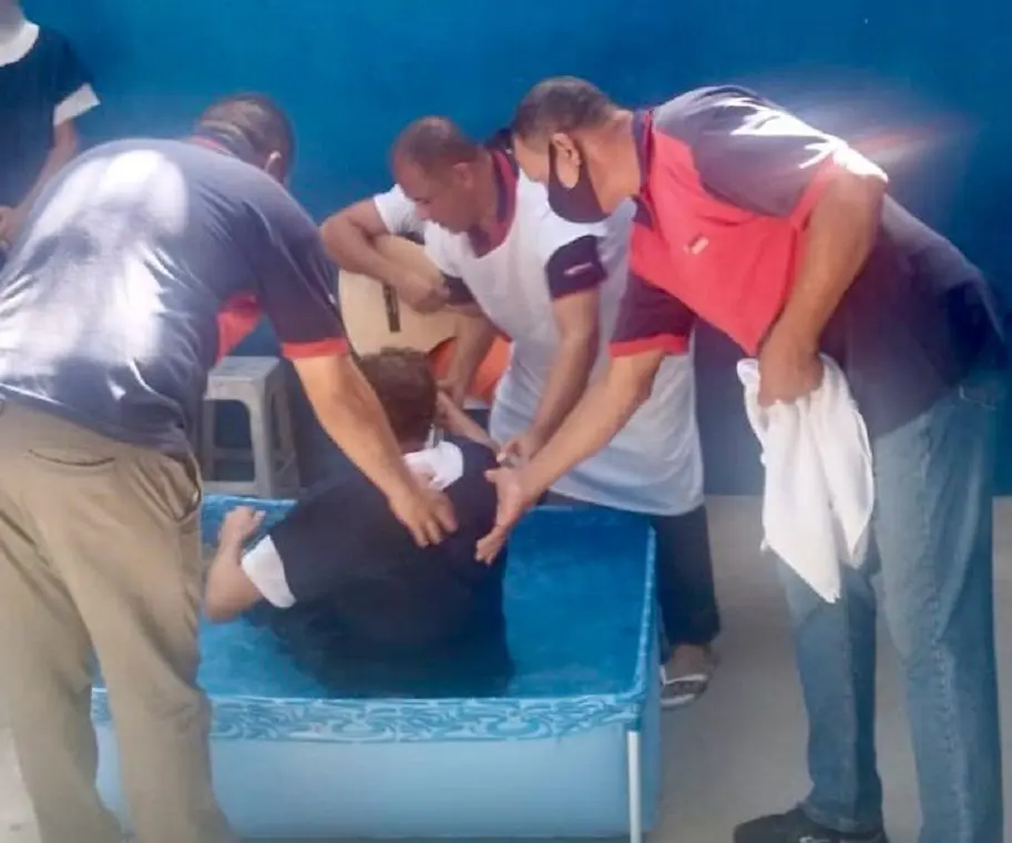 Cadeia de Umuarama realiza batizado de detentos