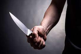 Homem mata ex-companheira e ex-sogro a facadas na frente dos filhos em Toledo