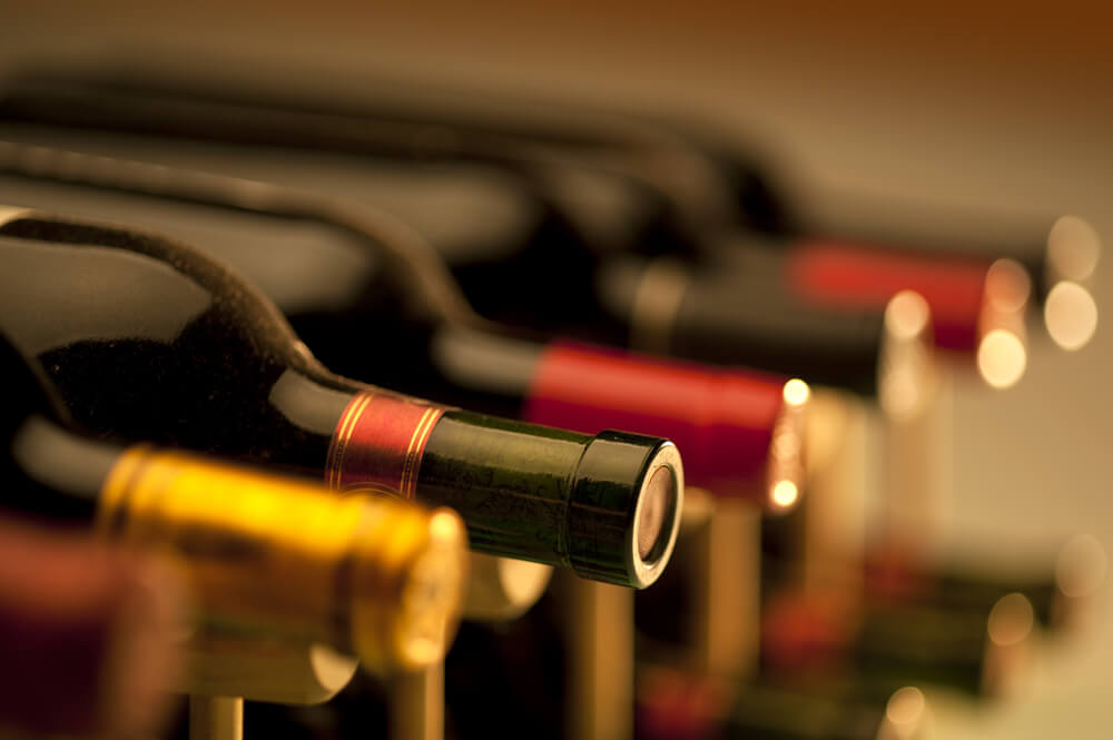 4 homens são presos em flagrante por contrabandear 700 garrafas de vinho no Paraná