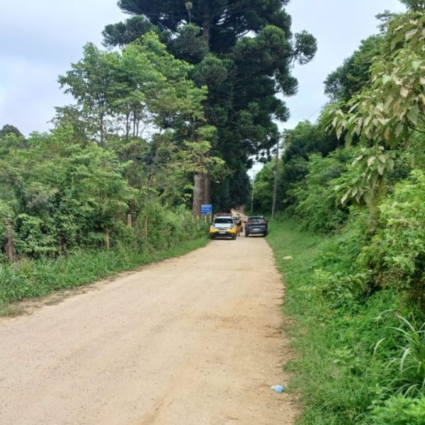 Homem é encontrado morto dentro de carro alugado