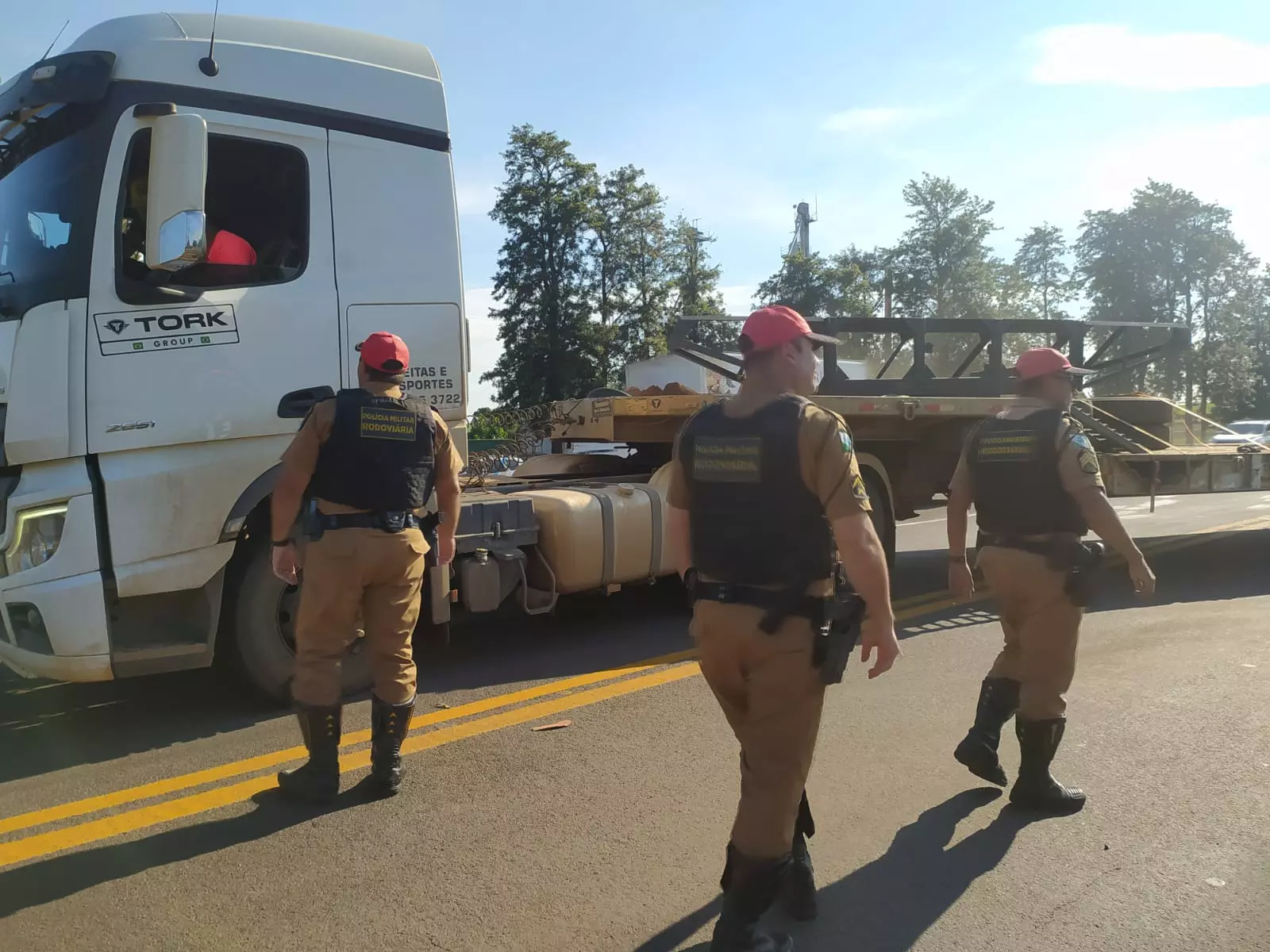 Acidente entre moto e caminhão mata motociclista na PR-323