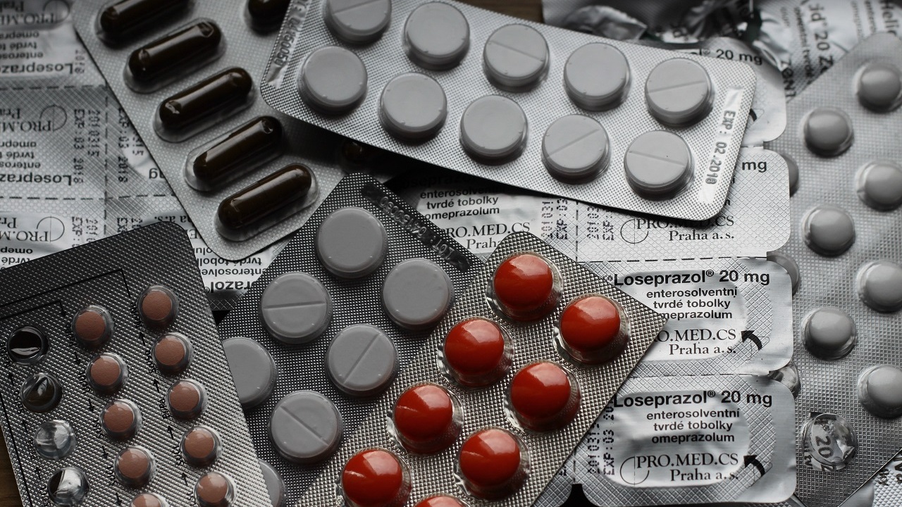 Farmacêutico é preso por vender medicamentos vencidos e de uso hospitalar e exigir favores sexuais como pagamento