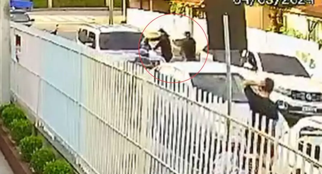 Vídeo: Câmera flagra bandido sendo assassinado a tiros na frente de creche