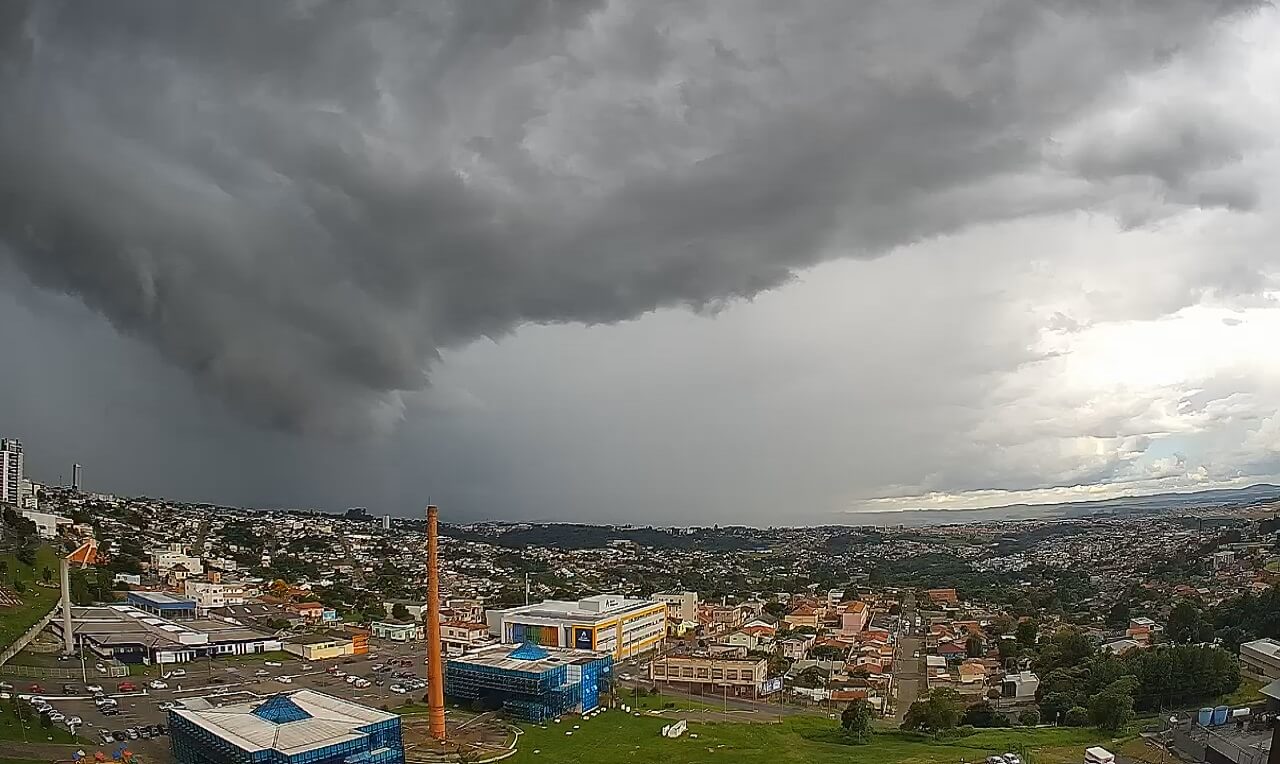 Após dia de chuvas intensas, confira a previsão do tempo para terça-feira em Ponta Grossa