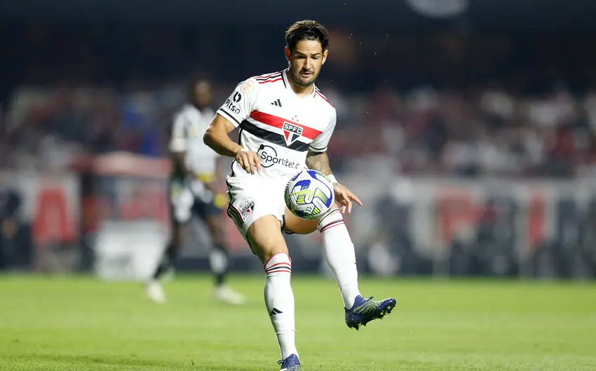 Santos avalia a contratação de Alexandre Pato