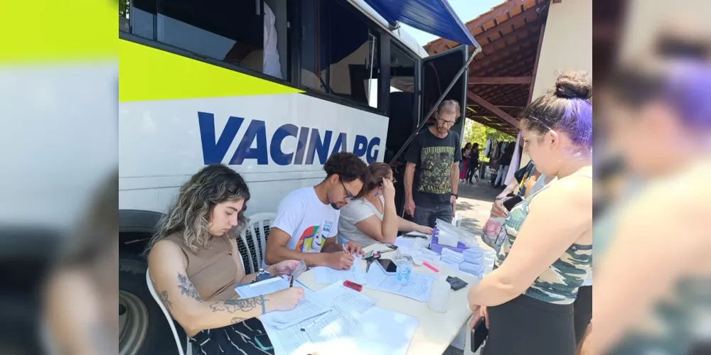 Ônibus da vacina atenderá em evento da Esquadrilha da Fumaça