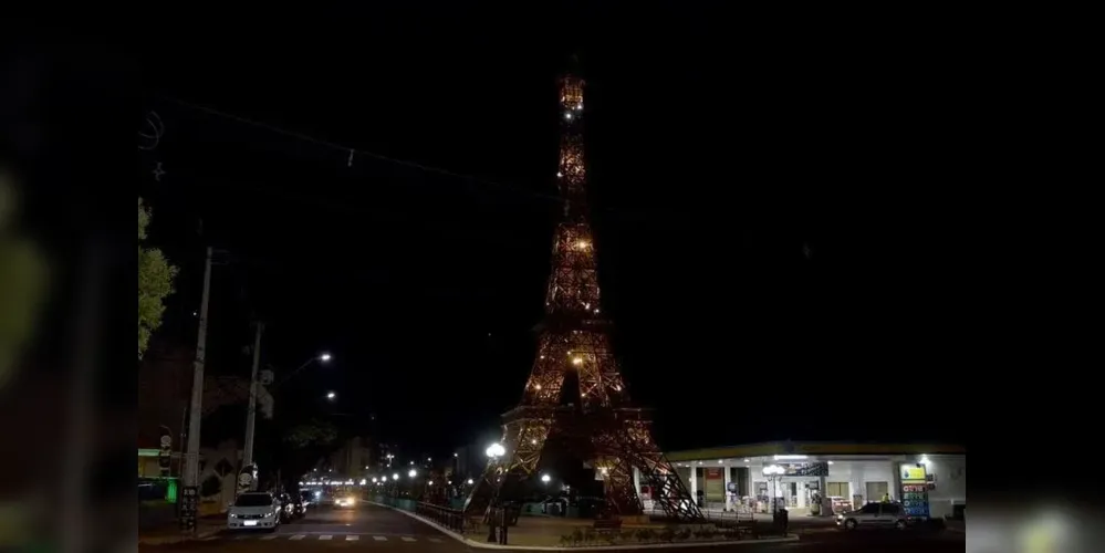 Mulher tenta suicídio em réplica da Torre Eiffel no PR