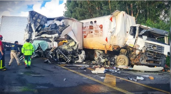 Colisão frontal deixa pessoa morta na BR-376