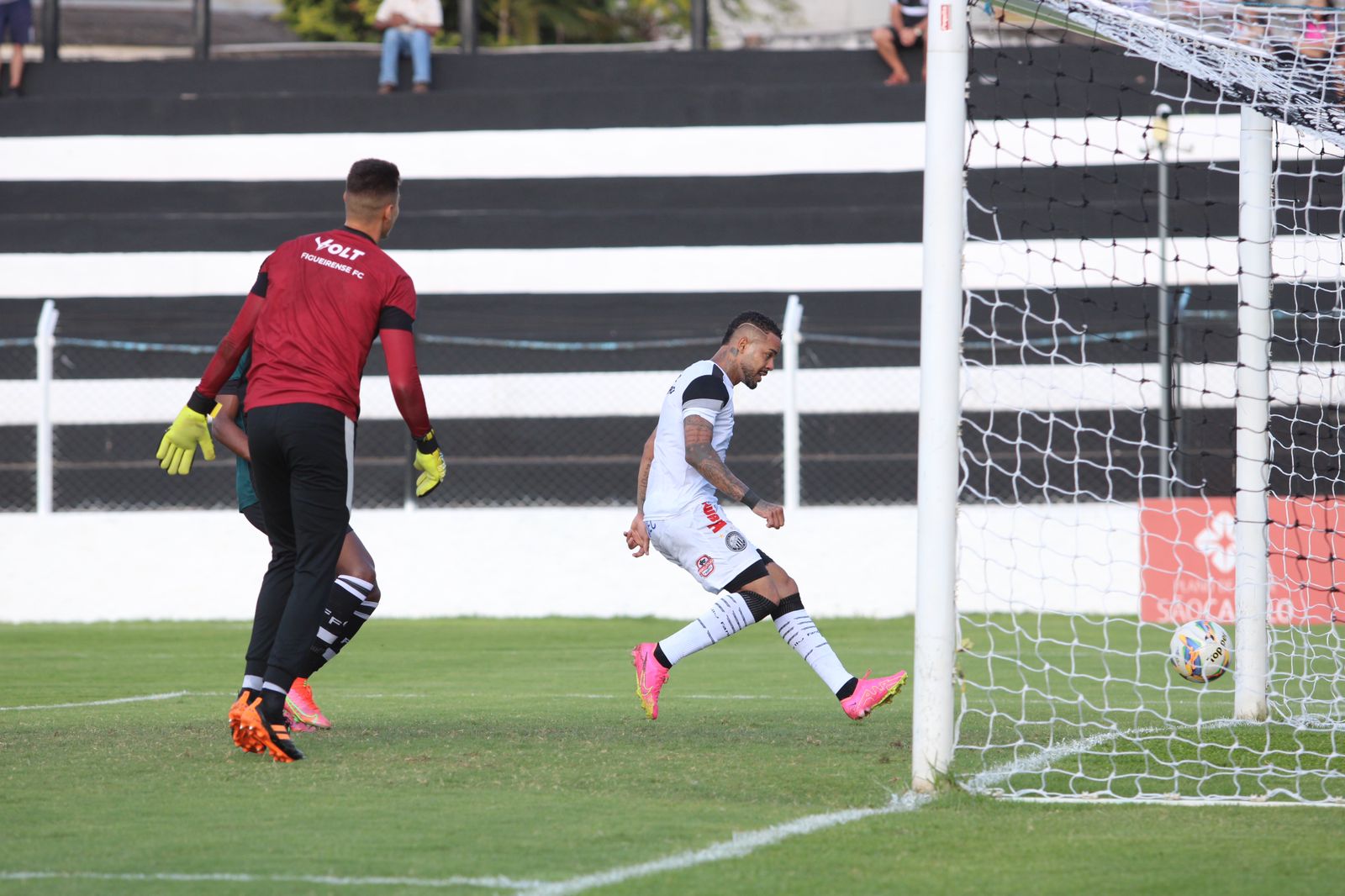 Operário vence de goleada o jogo treino contra o Iguaçu