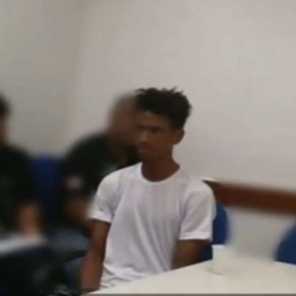 Filho que matou e cortou a mão da própria mãe diz à polícia que cometeu o crime em ritual de magia