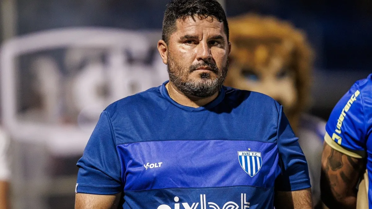 Avaí anuncia a demissão do técnico Eduardo Barroca