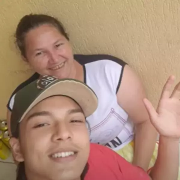 Mãe e filho são assassinados a tiros dentro de casa