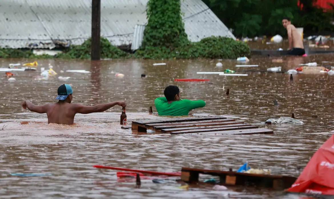 Chuvas deixam 31 mortos e 74 desaparecidos no RS