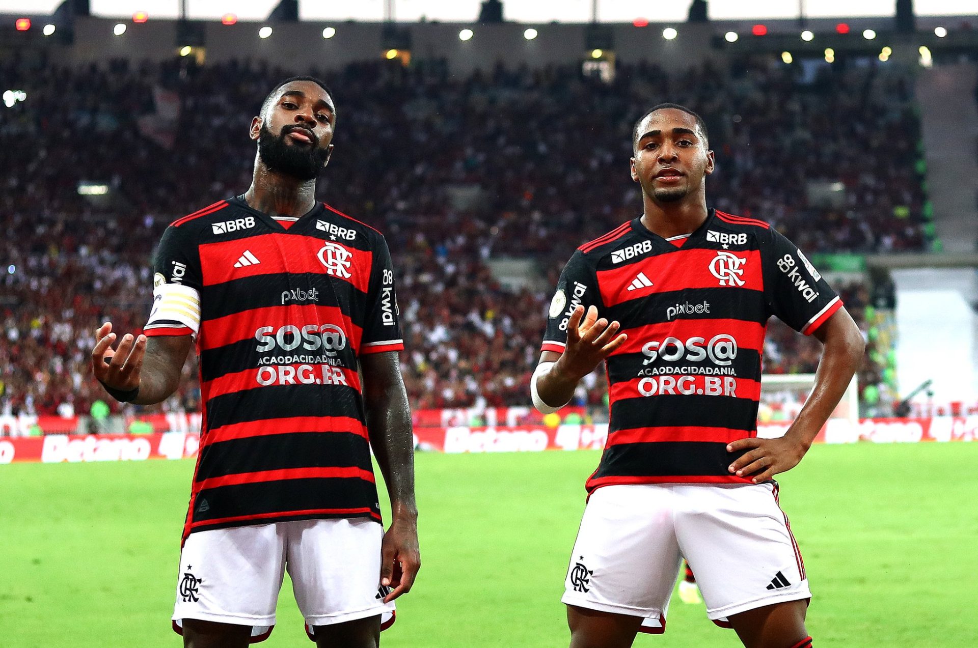 Flamengo vence o Corinthians no Maracanã e alivia pressão no rubro negro