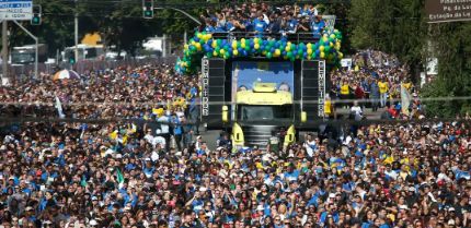 Marcha para Jesus reúne milhares de pessoas