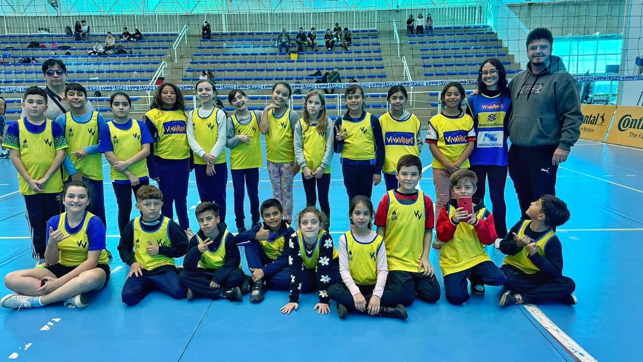 Alunos do Projeto Viva Vôlei visitam a Arena Multiuso em Ponta Grossa