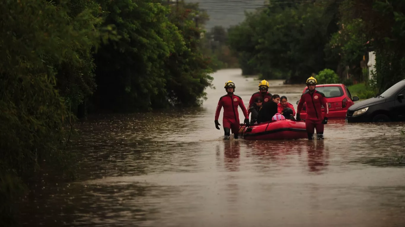 Sobe para 163 o número de pessoas mortas no Rio Grande do Sul após temporais