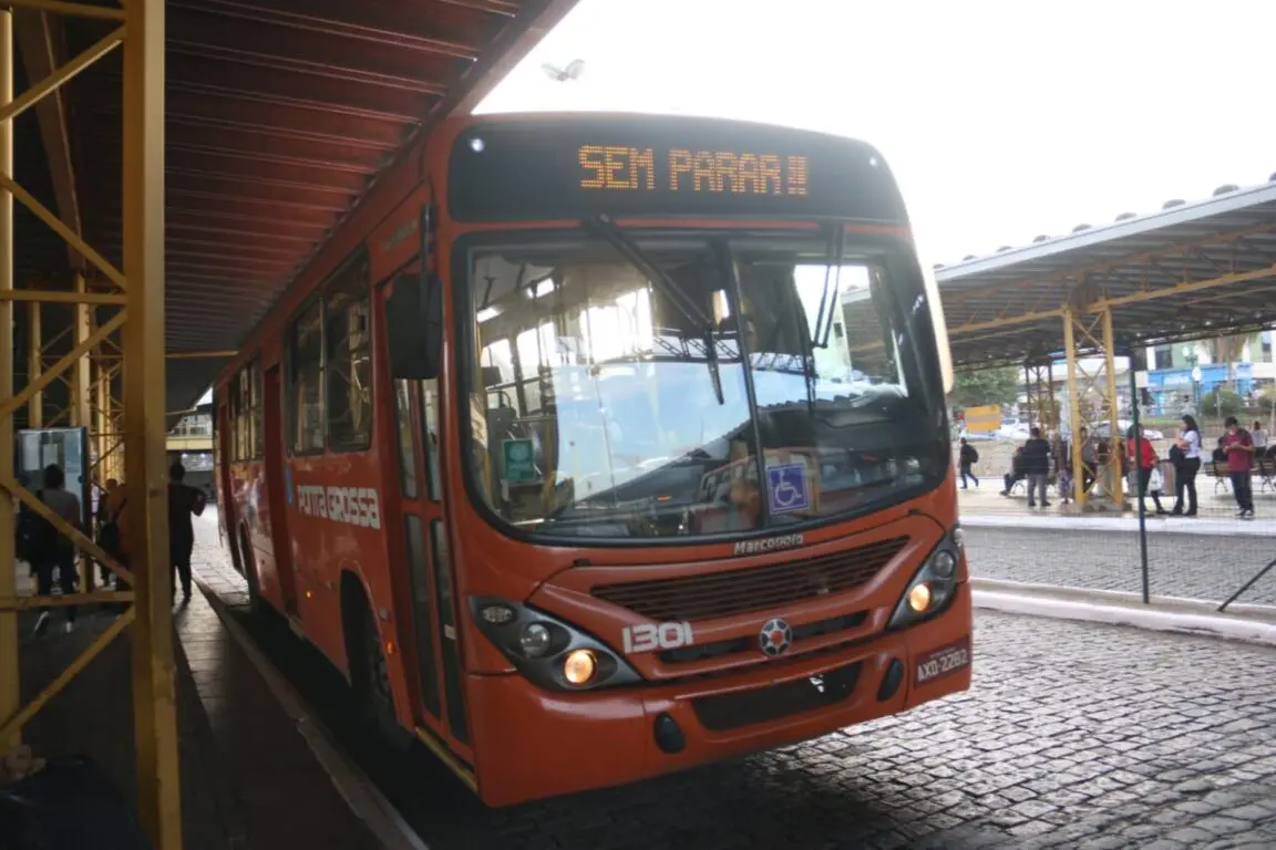 Linha ‘Sem Parar’ entre terminais volta a funcionar em Ponta Grossa