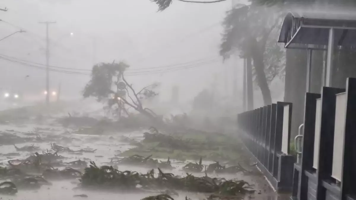 Paraná está em alerta vermelho para tempestades: 121 cidades devem ser atingidas pelas chuvas