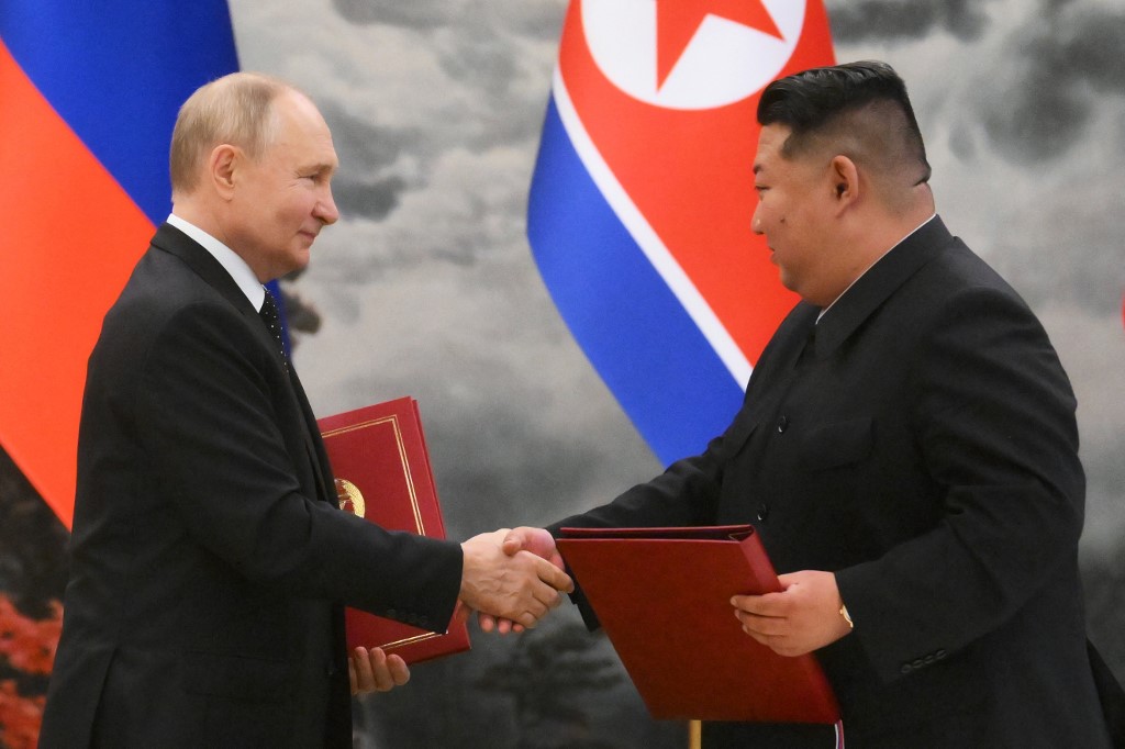 Putin e Kim Jong-un assinam tratado para ajuda recíproca contra ataques