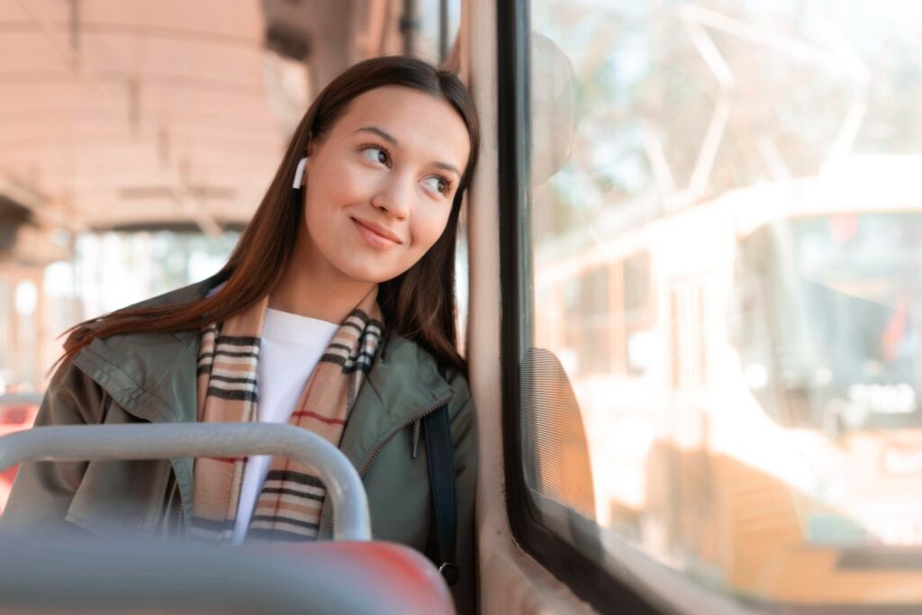 Mulheres poderão escolher não se sentar ao lado de homens nos ônibus do Paraná
