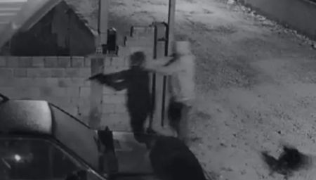 Vídeo: Jovem é confundido com o vizinho e leva vários tiros