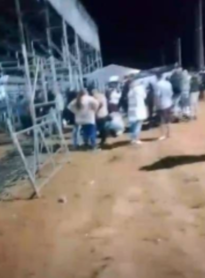 Vídeo: Arquibancada desaba e deixa 13 pessoas feridas durante rodeio no PR