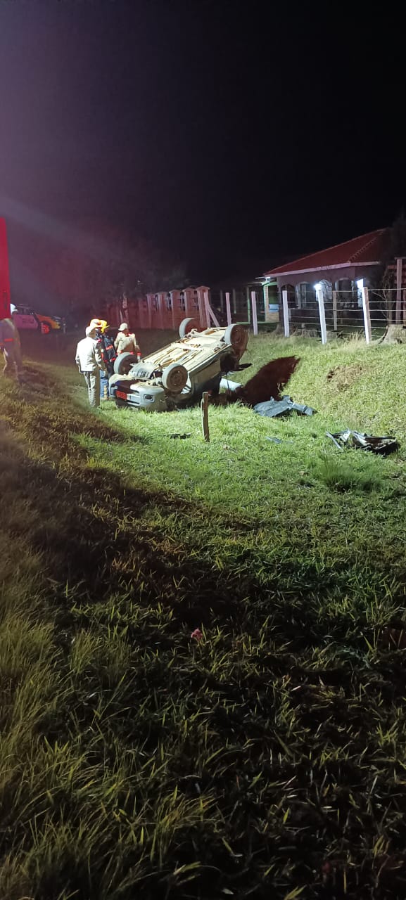 Adolescente morre após carro em que estava capotar no ‘Guaragi’