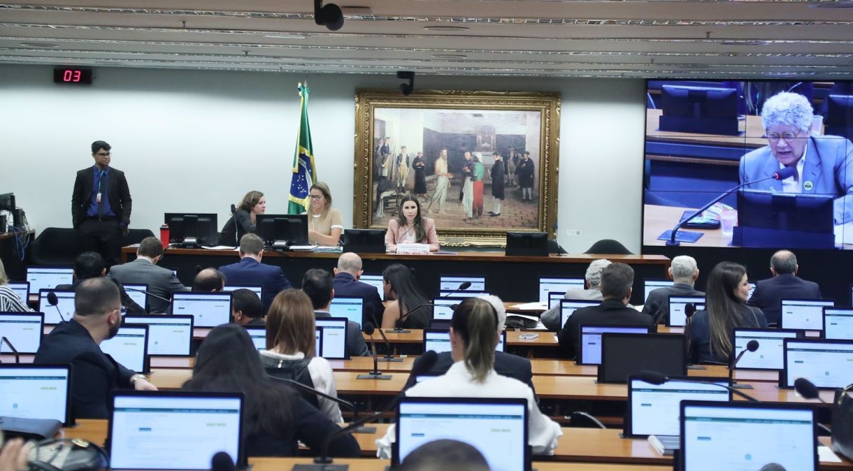 CCJ Câmara aprova PEC das Drogas por 47 votos a 17