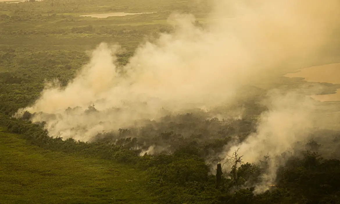 FAB faz três voos hoje sobre o Pantanal para combate às queimadas