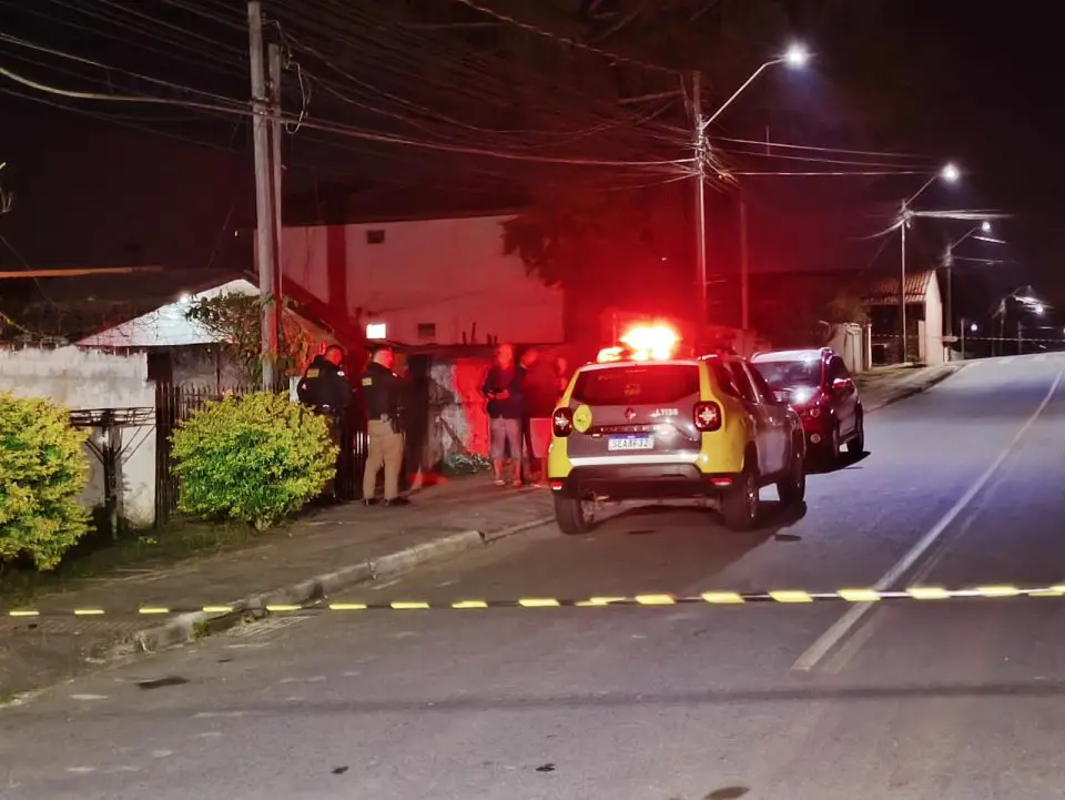 Tio mata sobrinho com facada nas costas após passarem “o dia tomando cachaça’’