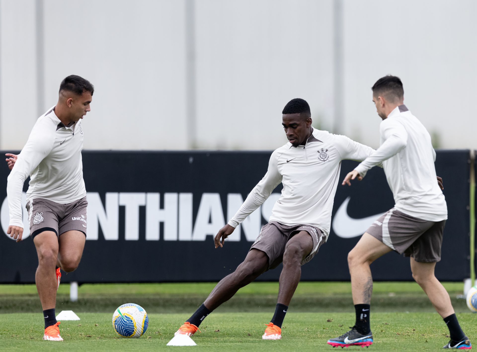 Corinthians encara hoje o Cruzeiro em busca da segunda vitória consecutiva