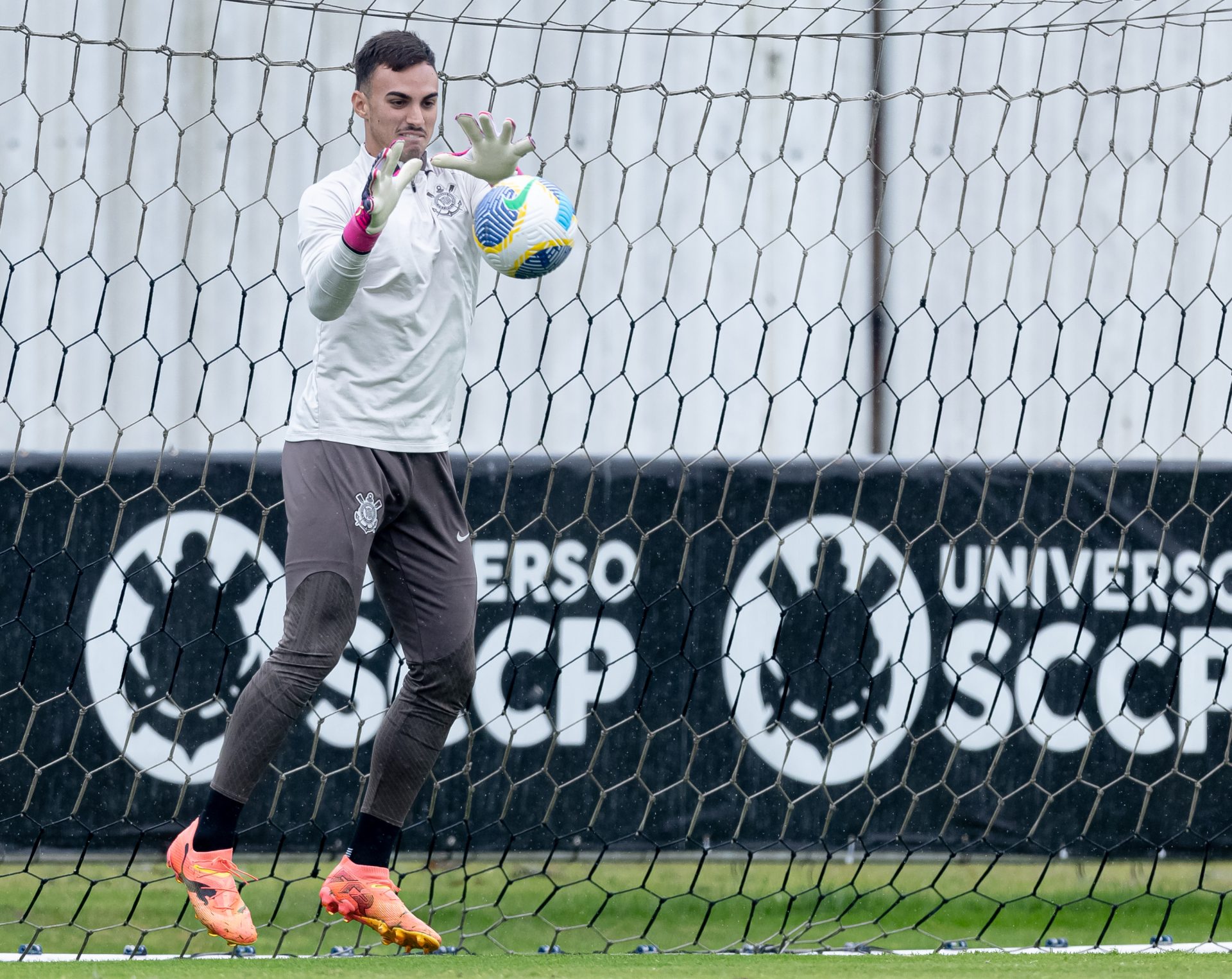 Corinthians e Vasco se enfrentam hoje em São Januário