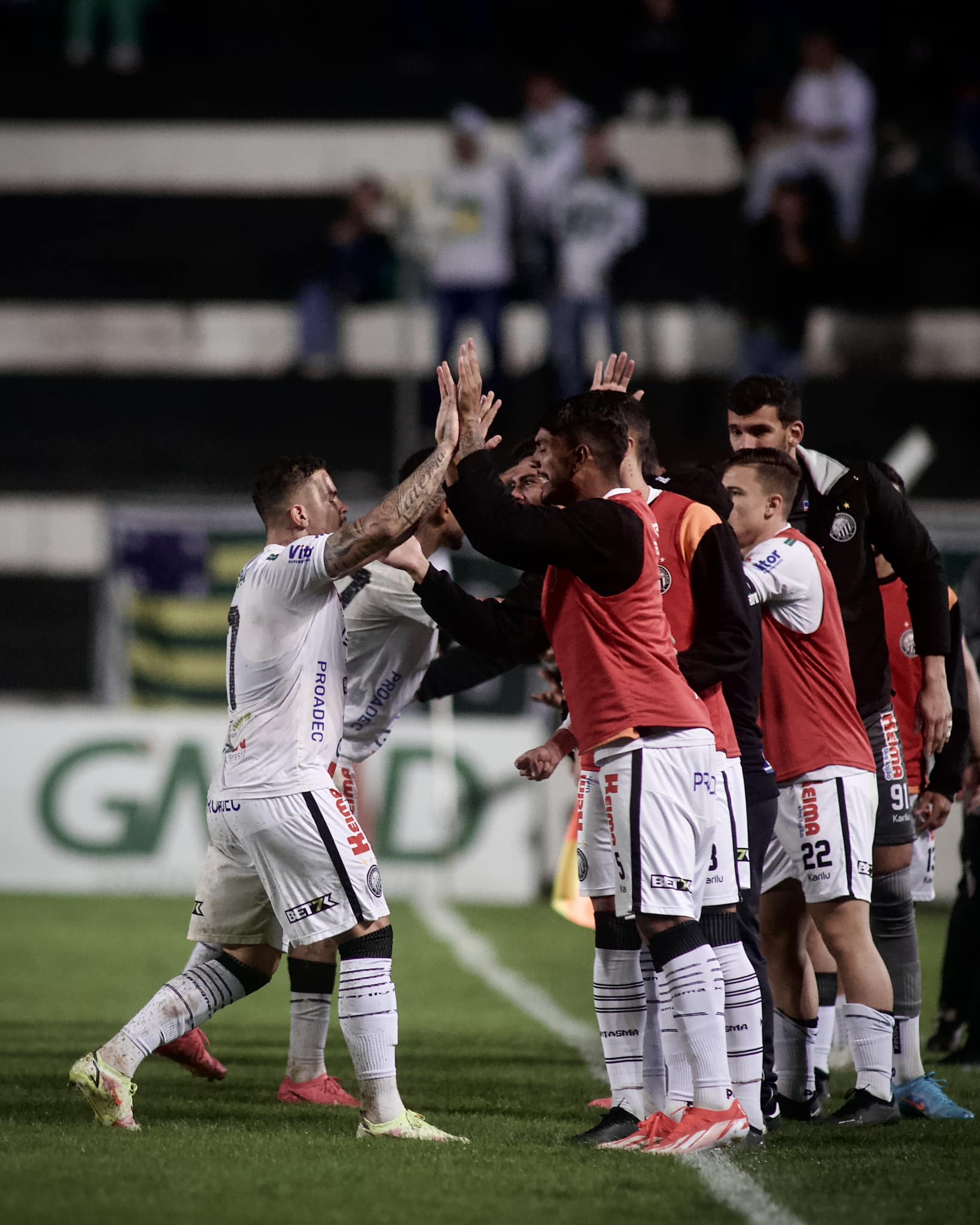 Operário vence o Goiás e retorna ao G-4 da Série B do Brasileirão