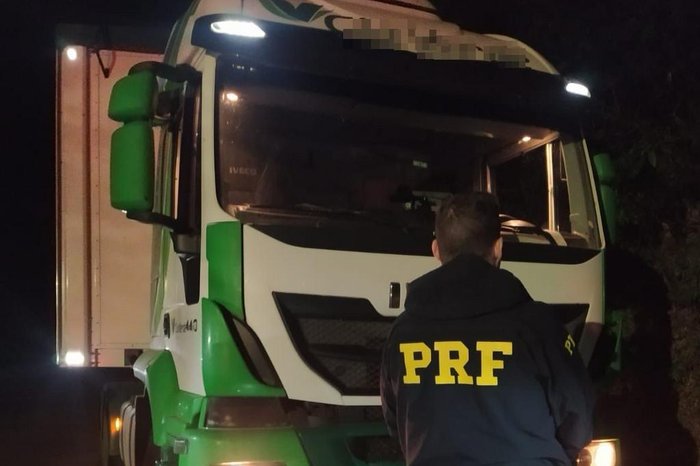 Motorista de caminhão com placas de Ponta Grossa é preso após embriaguez ao volante em rodovia do RS