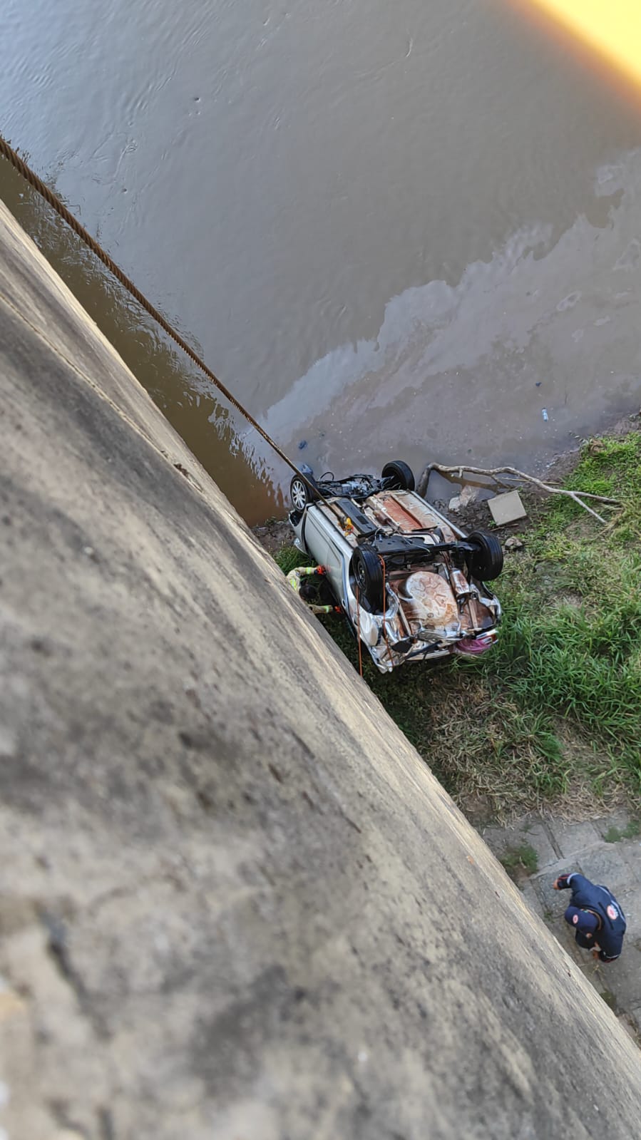 Identificada idosa que morreu após o carro em que dirigia cair no Rio Tibagi