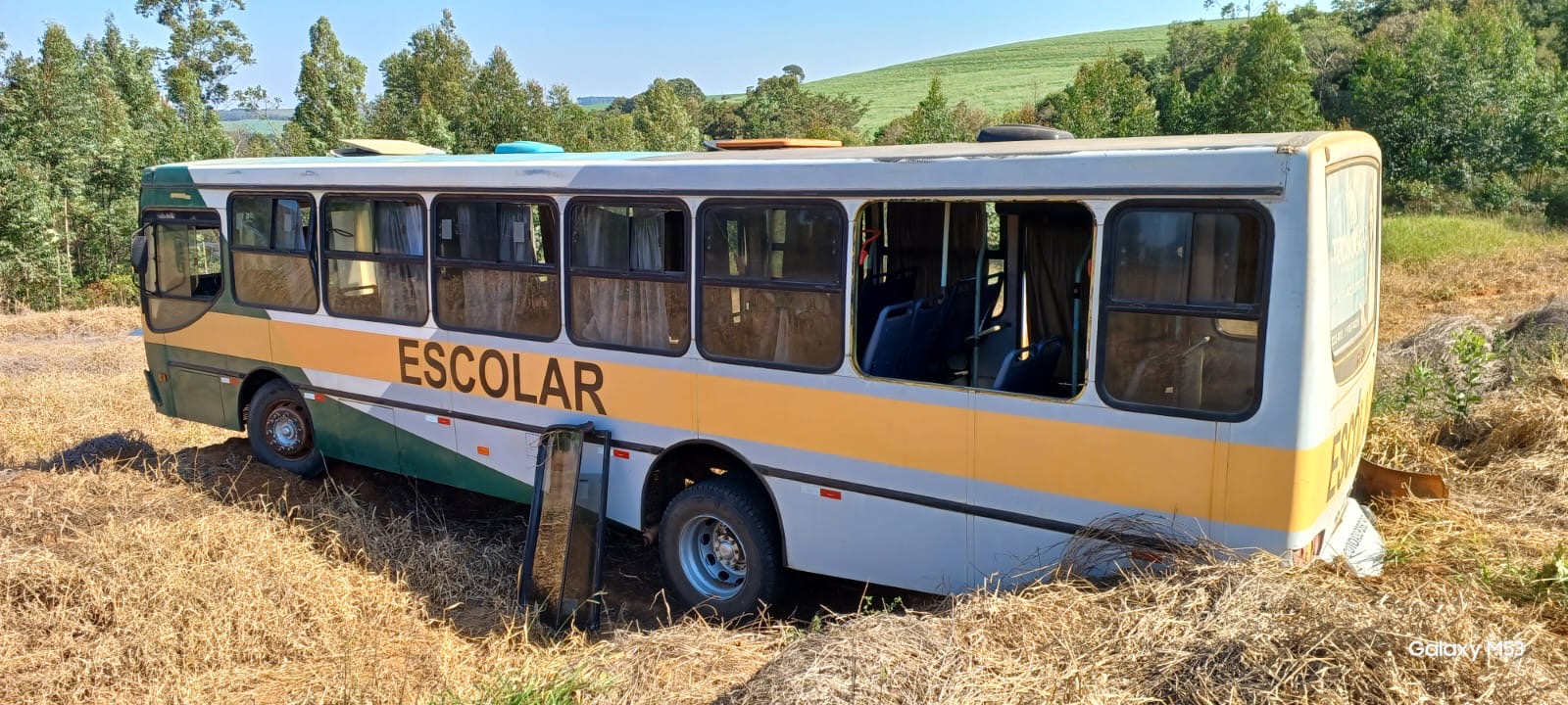 Acidente com ônibus escolar deixa crianças feridas no PR