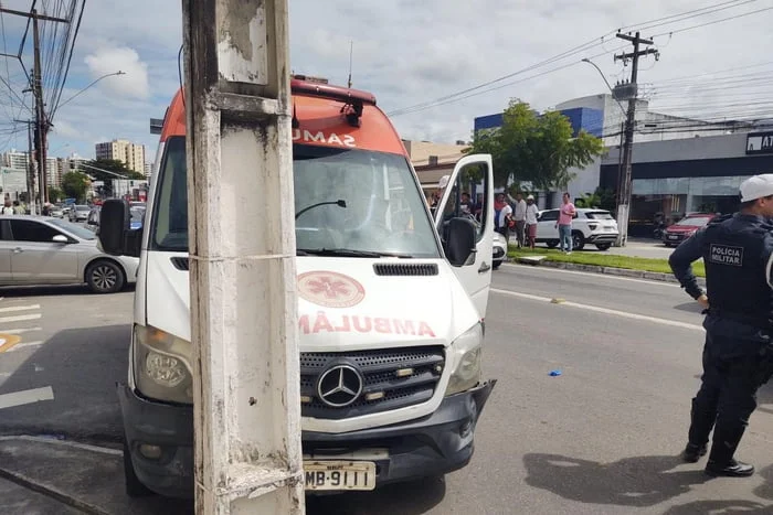 Homem sequestra ambulância e termina baleado pela polícia 