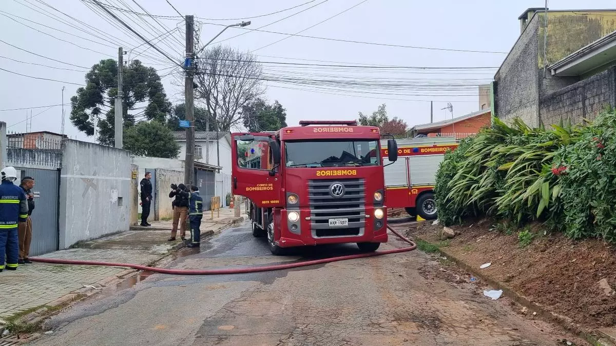 Idoso e cachorro de estimação morrem durante incêndio em casa