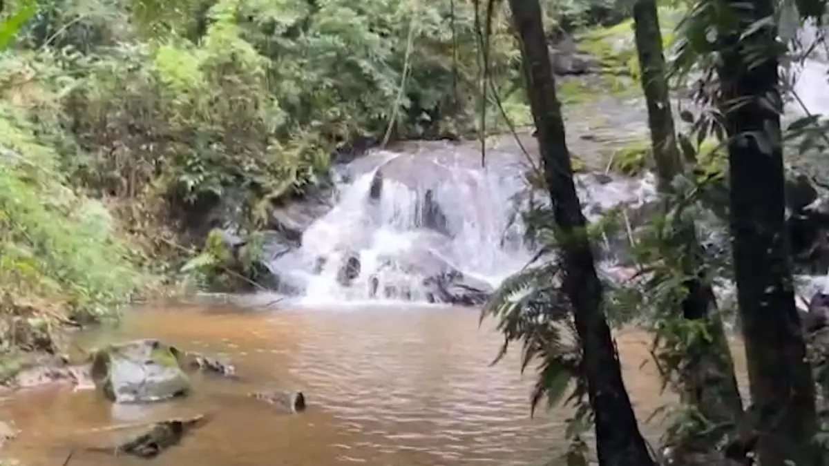 Mulher com roupas de ginástica é encontrada morta ao lado de cachoeira