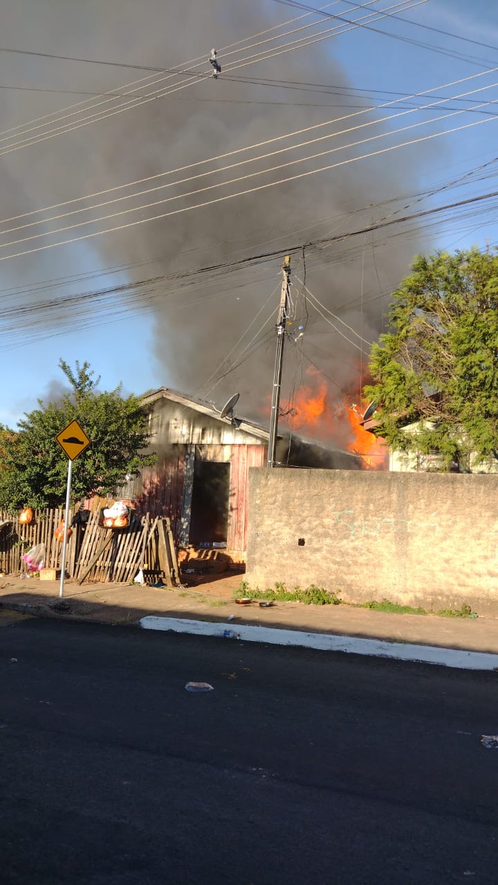 Motociclista é detida por desacato a bombeiros em Castro