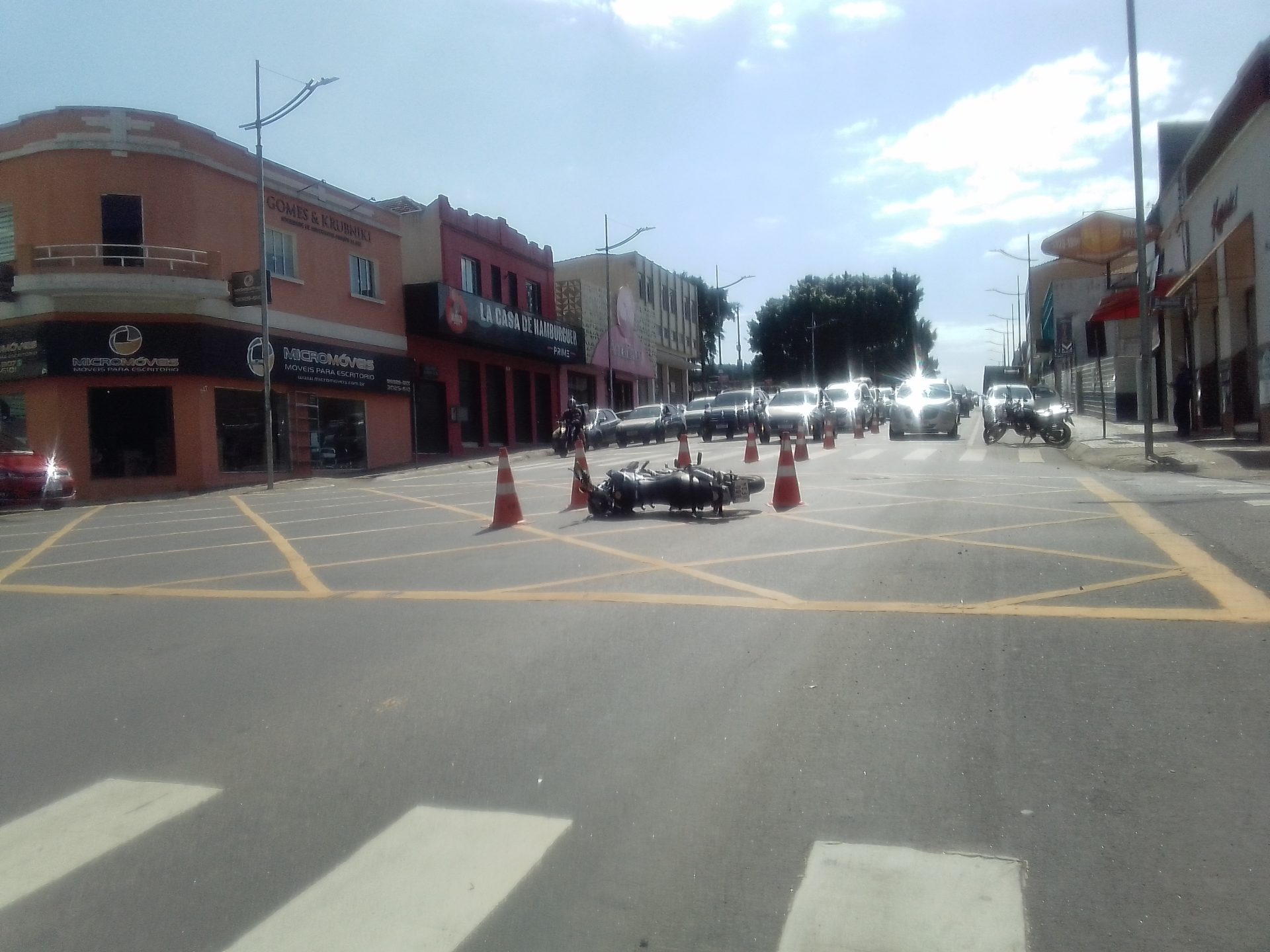 Após acidente com moto, trânsito fica lento e motoristas reclamam em PG