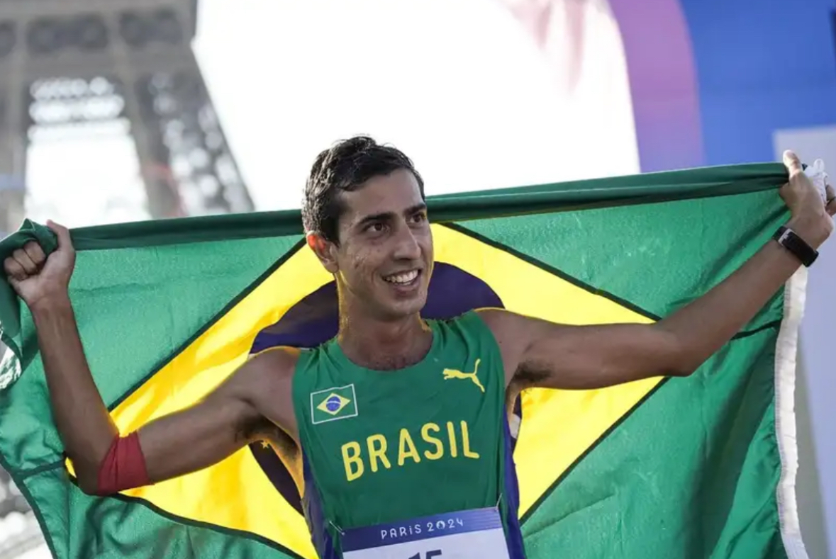 Caio Bonfim fatura prata inédita para o Brasil na marcha atlética