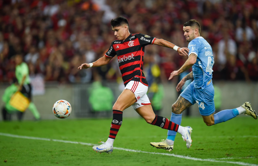 Flamengo vence em casa pelo jogo de ida da Libertadores