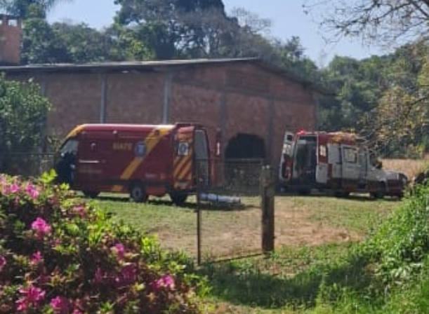 Homem de 60 anos fica gravemente ferido após queda de telhado em Ponta Grossa